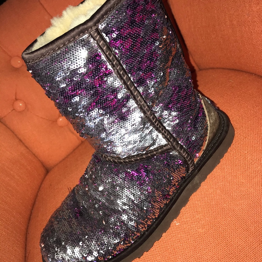 Ugh Reversible Sequin Boots size 6 Purple/Silver